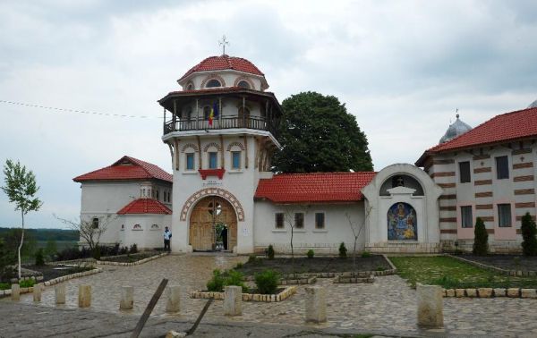 Pelerinaj o zi la Mânăstirile din Dobrogea: Dervent, Lipnita si Pestera Sf. Andrei