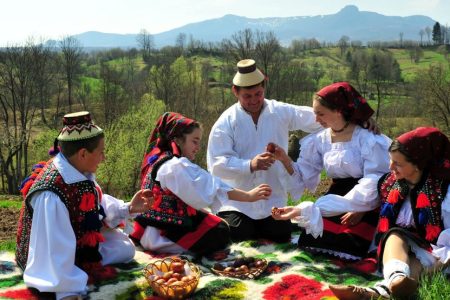 Paște 2024 în Maramureș Pachet 5 zile cu masă festivă și petrecere