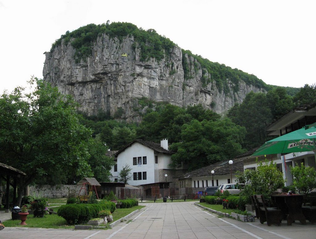 Excursie 2 zile în Veliko Tarnovo, Tryavna, Etar si cascada Hotnitsa