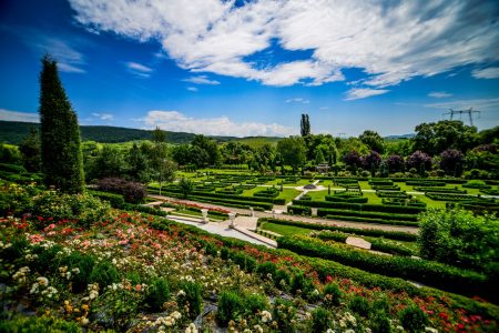 Palate și Grădini Imperiale, Giardini di Zoe, Castelul Corvinilor și Avrig Excursie 2 zile