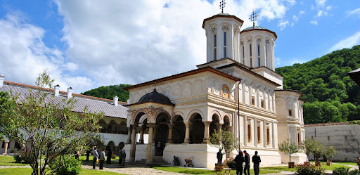Târgu Jiu, Sculpturile lui Brâncuși și Mânăstirea Tismana Pachet 2 zile