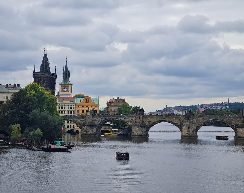 Praga, Bratislava, Castelul Lednice și Peștera Punkva Circuit 5 zile cu autocar